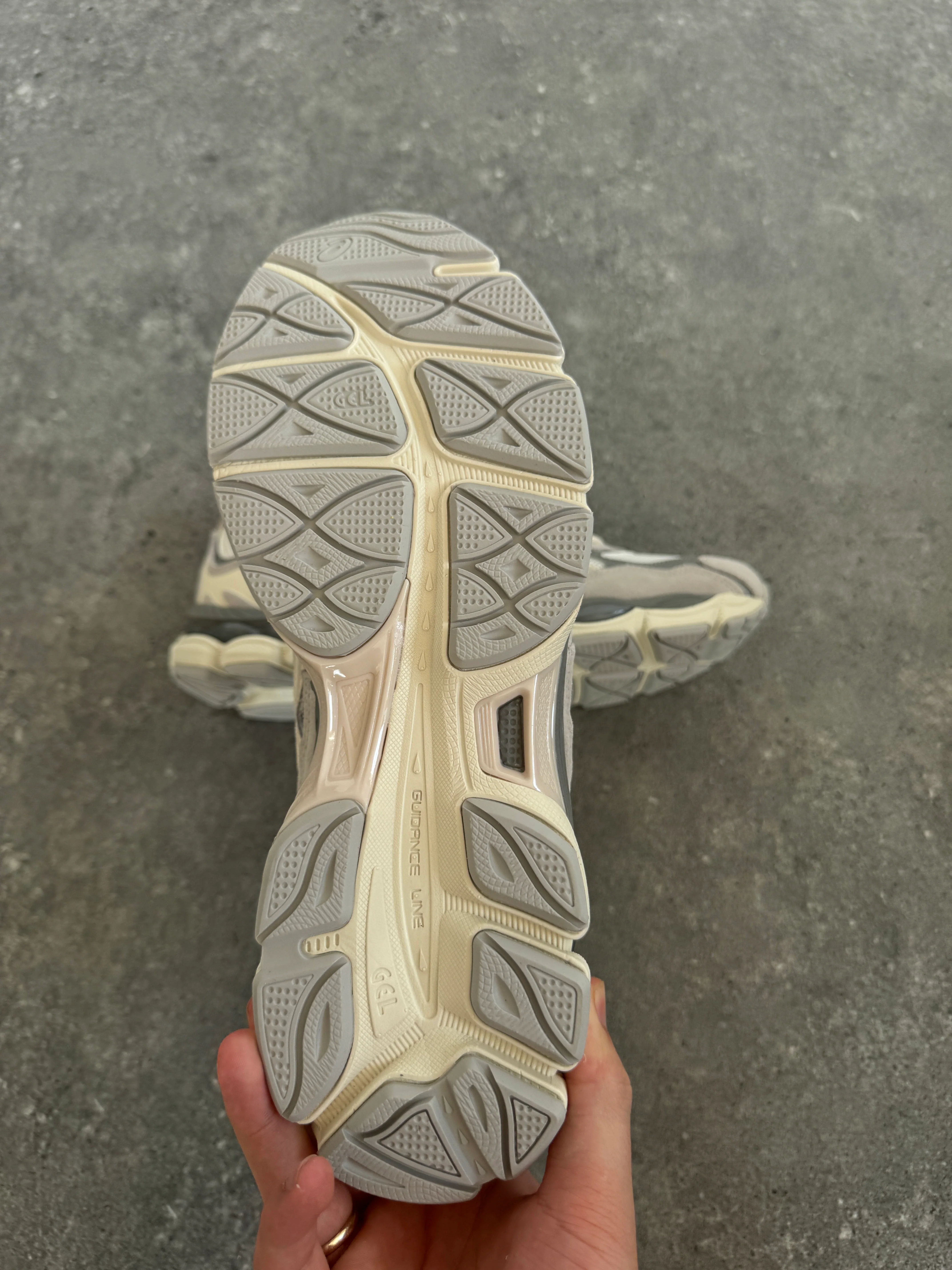 ASICS Gel-NYC Oyster Grey - Image 7